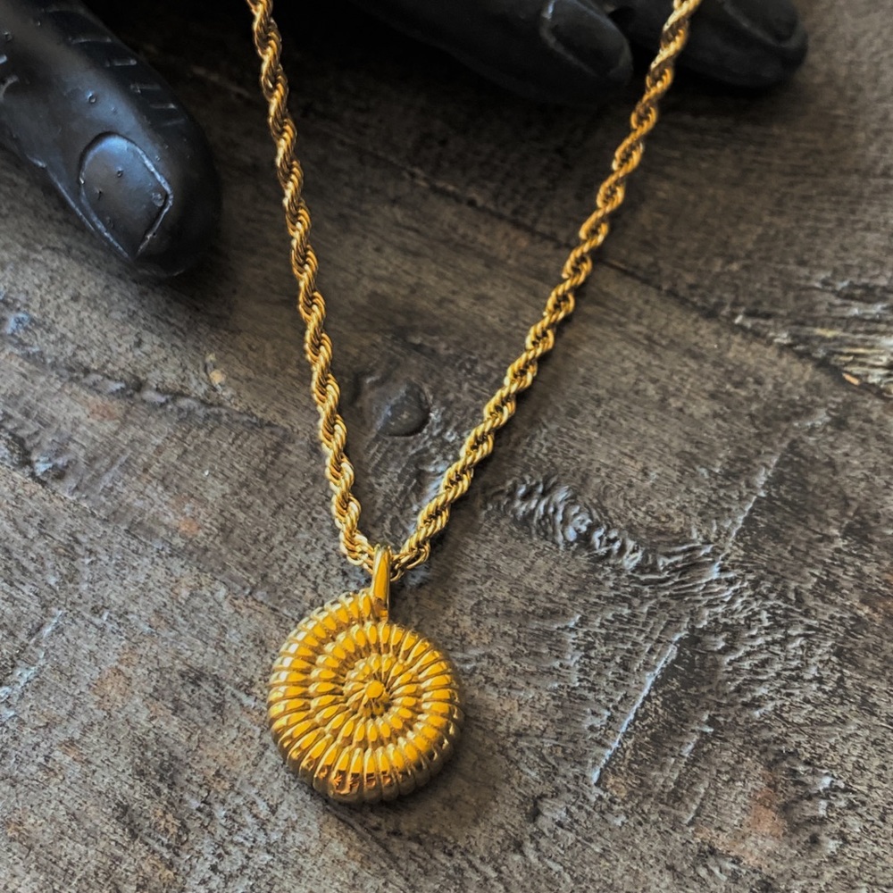 NEW Gold Plated Spiral Shell Pendant Necklace - Picture 5 of 10